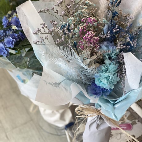 dried flower bouquet blue