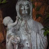 1、毎月の水子御供養（定期便）毎月欠かさず御供養申し上げます。一緒に御先祖供養も致します。毎月の御供養料は一家につきまして