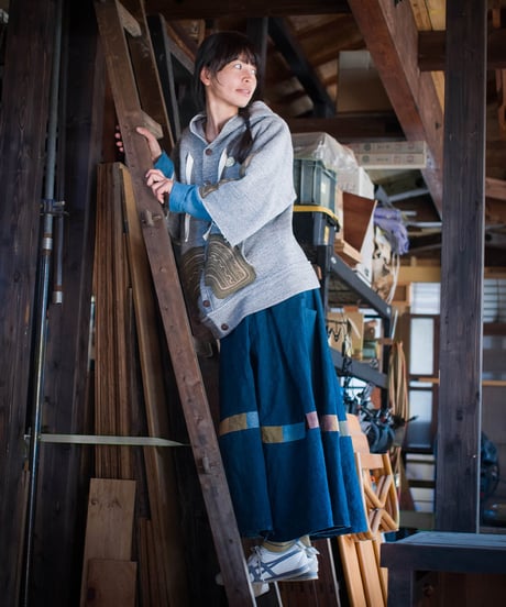 Vegetable Dyed Tucked Flared Skirt (Navy Msize)