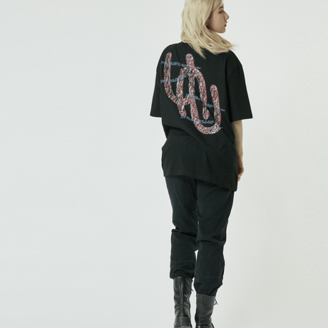『CORUNU』  ブロークンロゴショートスリーブ Tシャツ (Black)