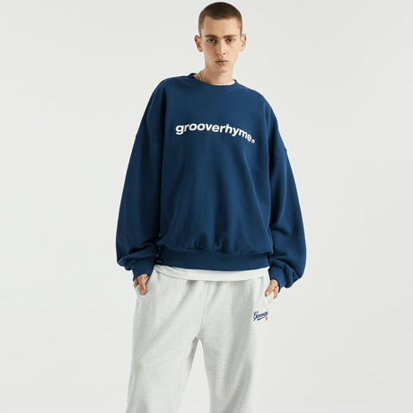 『GROOVE RHYME』 ベーシックロゴビッグオーバースウェットシャツ (Light Navy)