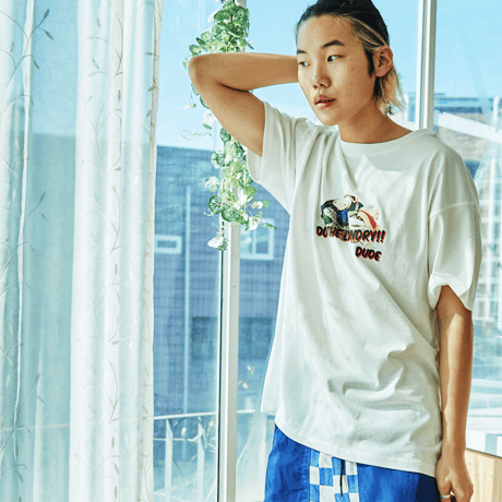 『FREAKISH BUILDING』 ランドリーデュードショートスリーブ Tシャツ (White)