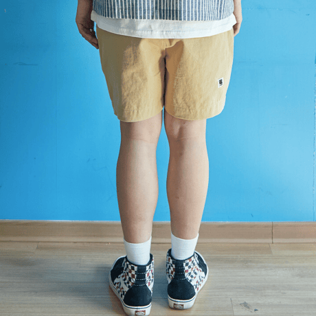 『FREAKISH BUILDING』  ルーベイタックショートパンツ (Beige)