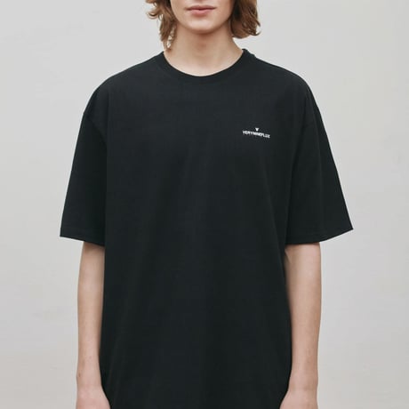 『Verynineflux』 ビハインド Tシャツ (Black)