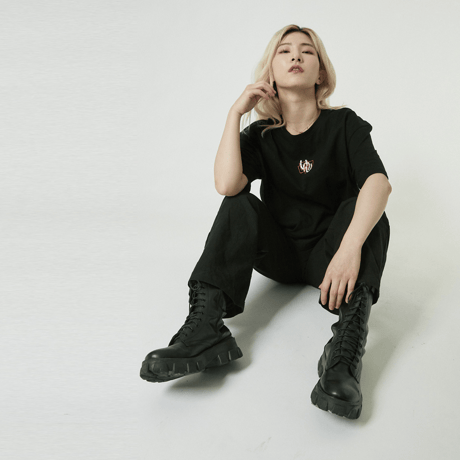 『CORUNU』  スクエアスターショートスリーブ Tシャツ (Black)