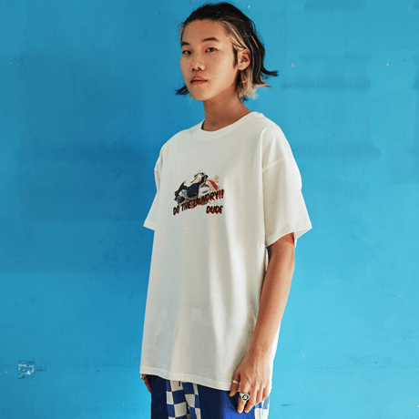 『FREAKISH BUILDING』 ランドリーデュードショートスリーブ Tシャツ (White)