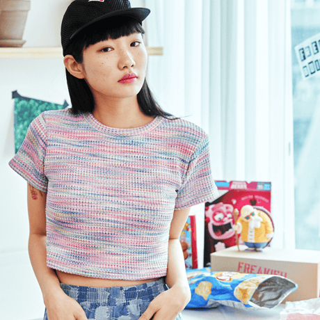 『FREAKISH BUILDING』  マルチカラーワッフルショートスリーブクロップ Tシャツ (Pink)