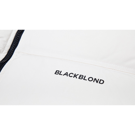 『BLACKBLOND』 　ロゴパッチショートダックダウンジャケット (White)