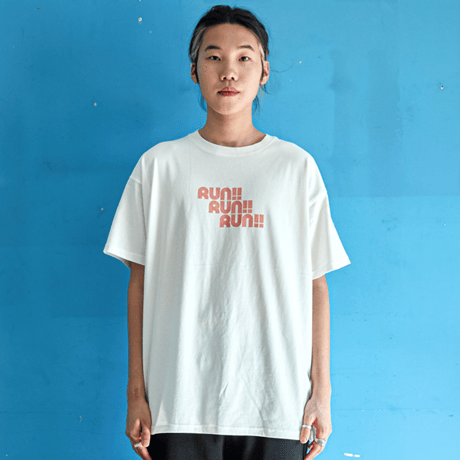『FREAKISH BUILDING』 マラソンショートスリーブ Tシャツ (White)