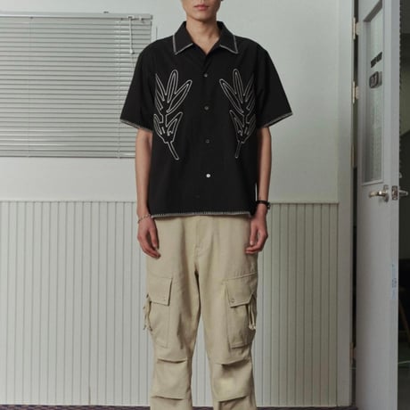 『MURRA AER 』  magnolia needlework half shirts (Black)