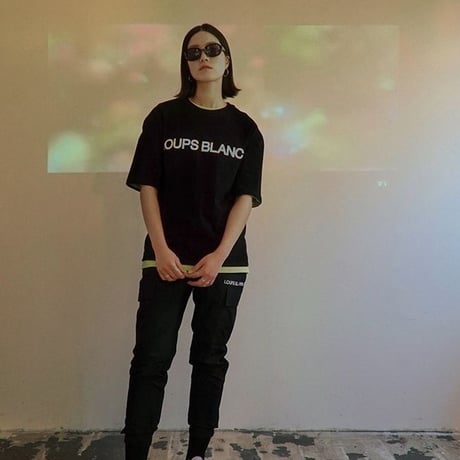 『LOUPS BLANCS』 ホログラムロゴ Tシャツ (Black)