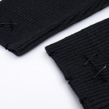 『BLACKBLOND』　hand-stitched logo ripped sweater (Black)