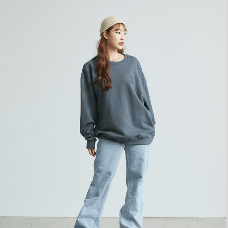 『CORUNU』  3シグネチャーロゴスウェット (Charcoal)