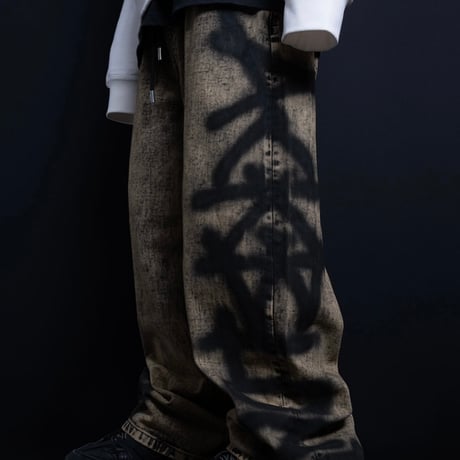 『BLACKBLOND』 　サイドスプレーカスタムデニムパンツ (Vintage Yellow)