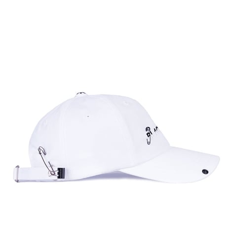 『BLACKBLOND』  Crazy Angeless Cap (White)
