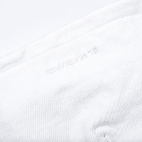 『BLACKBLOND』 　スマイルロゴパーカー (White)