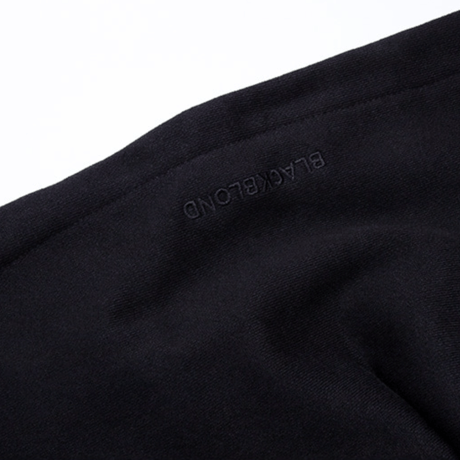 『BLACKBLOND』 　スマイルロゴパーカー (Black)