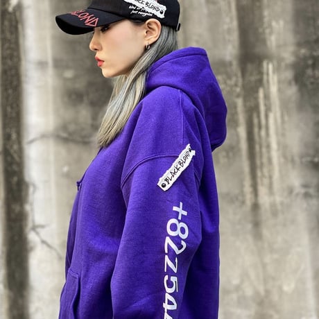 『BLACKBLOND』　 グラフィティーナンバーパーカー (Purple)