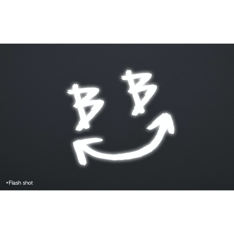 『BLACKBLOND』 　リフレクションクラシックスマイルロゴパーカー (White)