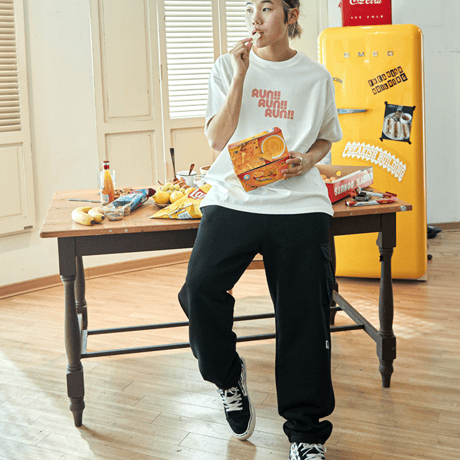 『FREAKISH BUILDING』 マラソンショートスリーブ Tシャツ (White)