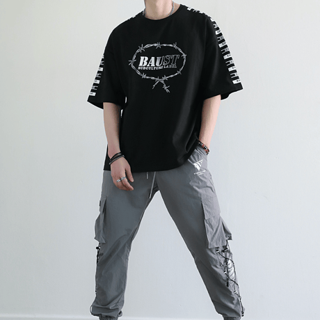 『BAUST』  ラベルモチーフスカルショートスリーブ Tシャツ (Black)