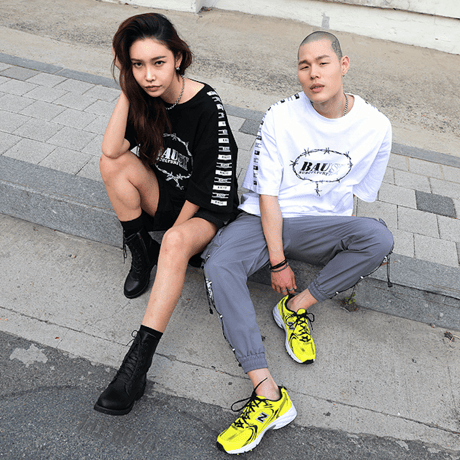 『BAUST』  ラベルモチーフスカルショートスリーブ Tシャツ (White)