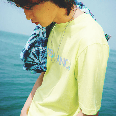 『LOUPS BLANCS』 ホログラムロゴ Tシャツ (Neon)