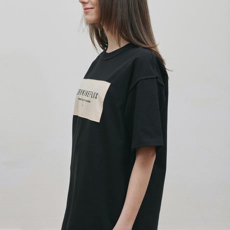 『Verynineflux』 パッチリバース Tシャツ (Black)