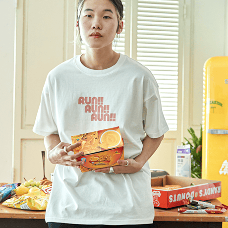 『FREAKISH BUILDING』 マラソンショートスリーブ Tシャツ (White)