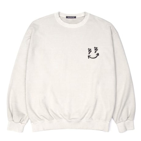 『BLACKBLOND』　ラフスマイルロゴカスタムピグメントスウェットシャツ (Ivory)
