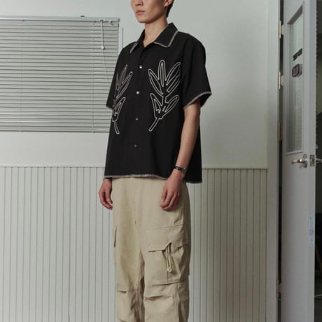 『MURRA AER 』  magnolia needlework half shirts (Black)