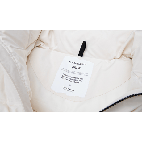 『BLACKBLOND』 　ロゴパッチショートダックダウンジャケット (White)