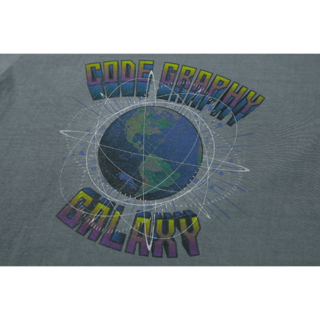 『Code:graphy』 　ピグメントダイイングギャラクシーロゴ Tシャツ (Charcoal)