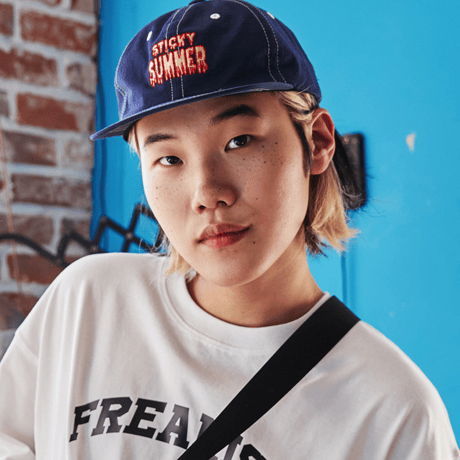 『FREAKISH BUILDING』 スティキィサマーフラットキャップ (Navy)