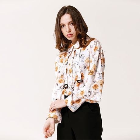 『Wunder Geist』Print Cape Sleeve Buckle Blouse