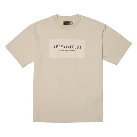 『Verynineflux』 パッチリバース Tシャツ (Beige)
