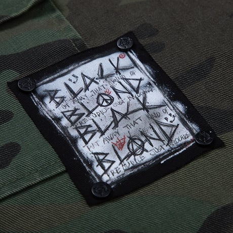 『BLACKBLOND』 　ディスオーダーパッチカモジップアップフードパーカージャケット(Khaki)