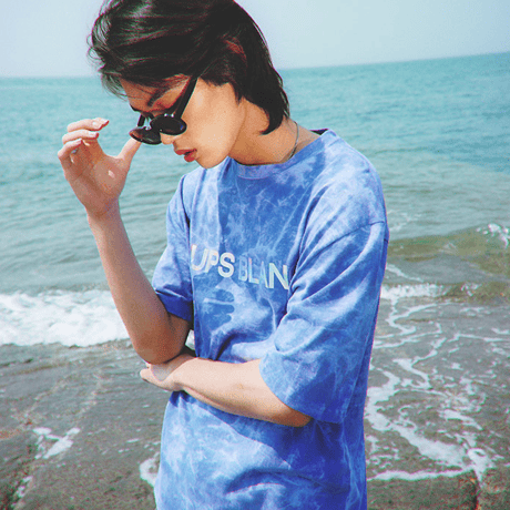 『LOUPS BLANCS』 ホログラムロゴ Tシャツ (Tiedie)