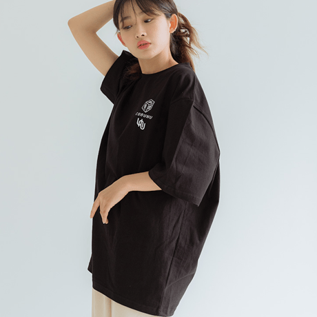 『CORUNU』  ダイス半袖 Tシャツ (Black)