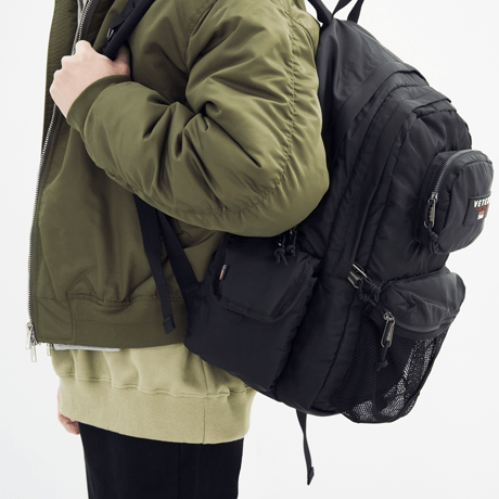 『VETEZE』 　レトロ MA-1 リュック (Black)