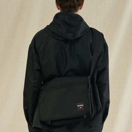 『VETEZE』 　レトロクロスバッグ (Black)