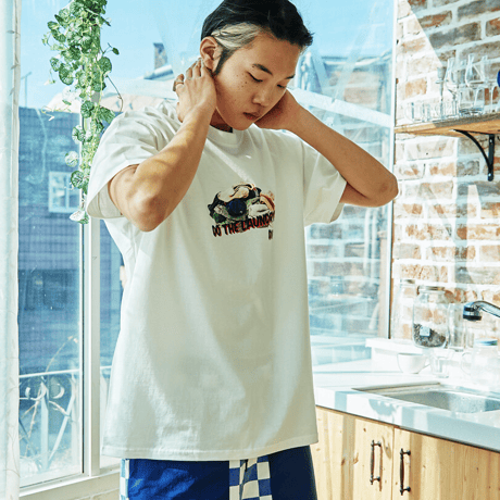 『FREAKISH BUILDING』 ランドリーデュードショートスリーブ Tシャツ (White)