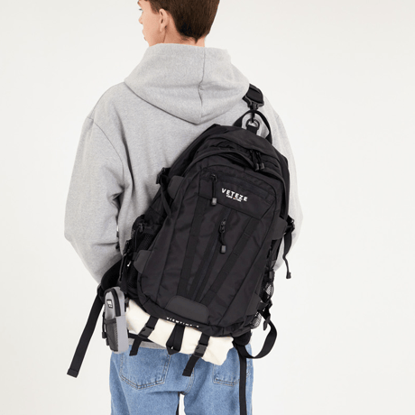 『VETEZE』 　マルチクロスリュック (Black)