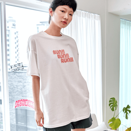 『FREAKISH BUILDING』 マラソンショートスリーブ Tシャツ (White)