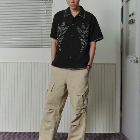 『MURRA AER 』  magnolia needlework half shirts (Black)