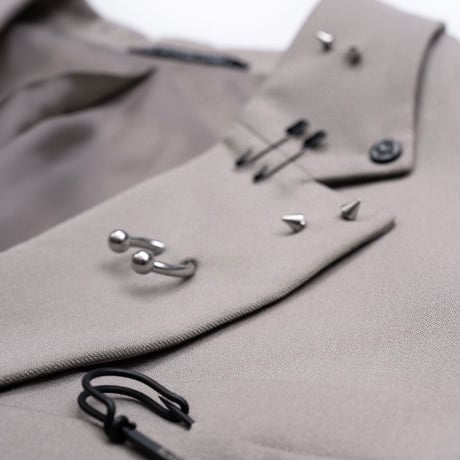『BLACKBLOND』　graffiti logo plercing blazer (Beige Grey)