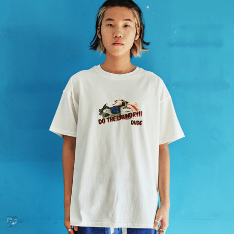 『FREAKISH BUILDING』 ランドリーデュードショートスリーブ Tシャツ (White)
