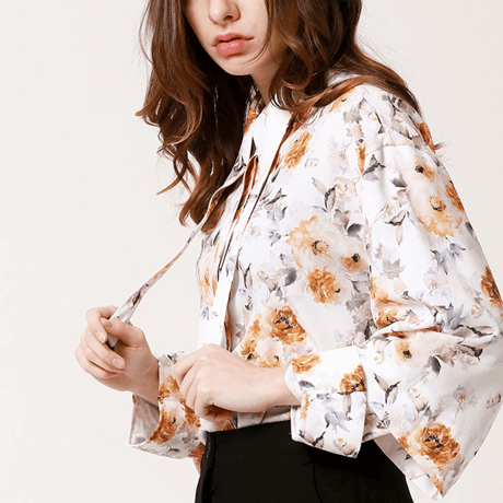 『Wunder Geist』Print Cape Sleeve Buckle Blouse