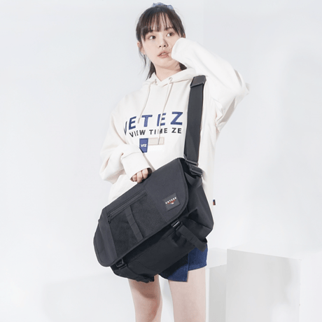 『VETEZE』 　ニュートロクロスバッグ (Black)