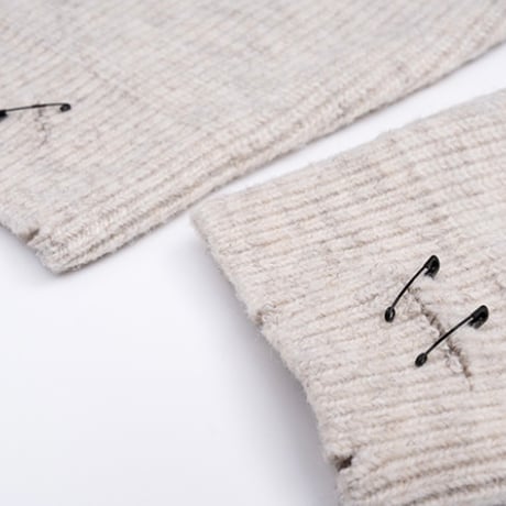 『BLACKBLOND』　hand-stitched logo ripped sweater (Oatmeal)